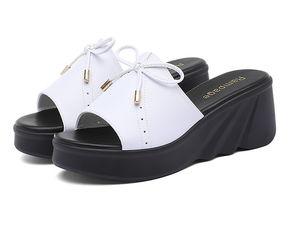 网红拖鞋女外穿春秋款,网红拖鞋女春秋款，舒适时尚两不误